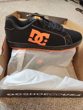 DC Mens Gaveler Black Sneakers with Bright Orange Logo
